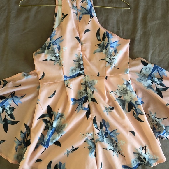 Peach floral romper - Picture 4 of 4